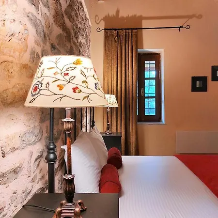 Theopetra Home شقة *